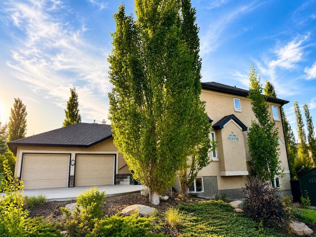 32 Evercreek Bluffs Crescent SW, Calgary — photo 2 of 17