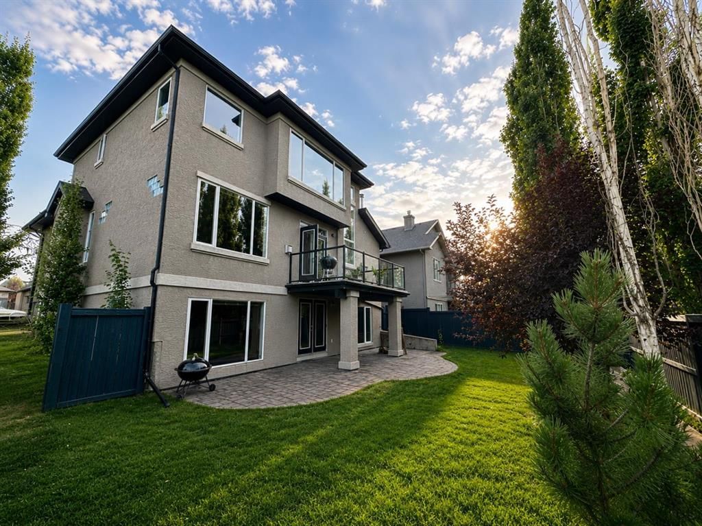 32 Evercreek Bluffs Crescent SW, Calgary — photo 3 of 17