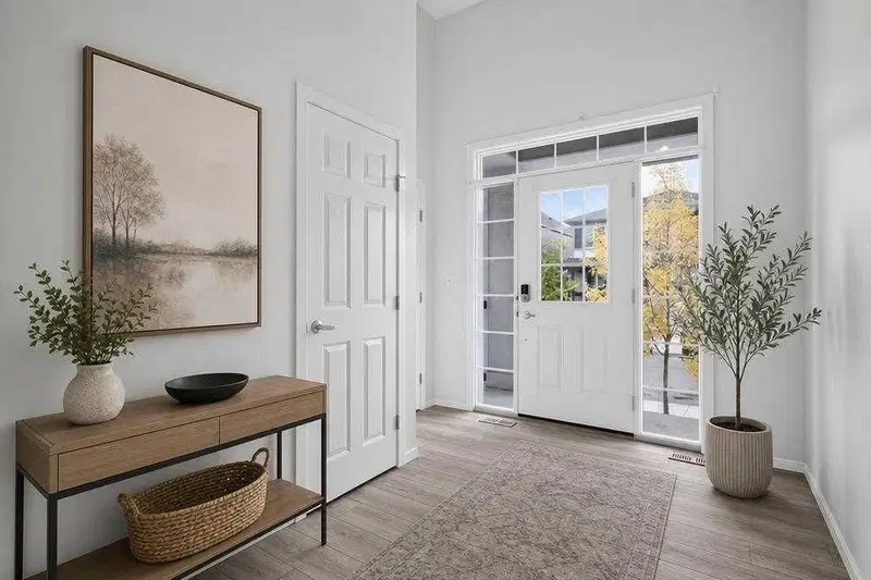 345 Yorkville Road SW, Calgary — photo 2 of 50