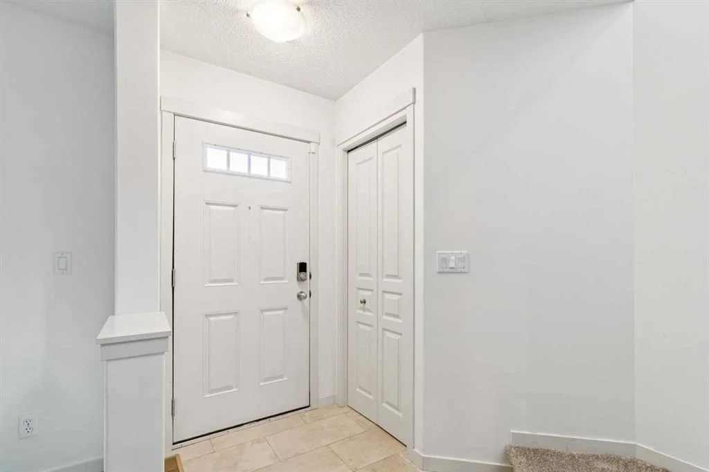26 Silverado Plains Manor SW, Calgary — photo 2 of 41