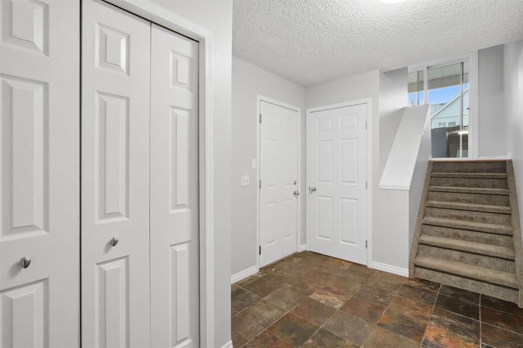106 Inglewood Point SE, Calgary — photo 2 of 40