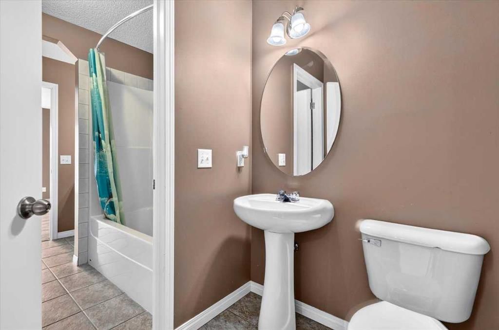 342 Prestwick Circle SE, Calgary — photo 4 of 16