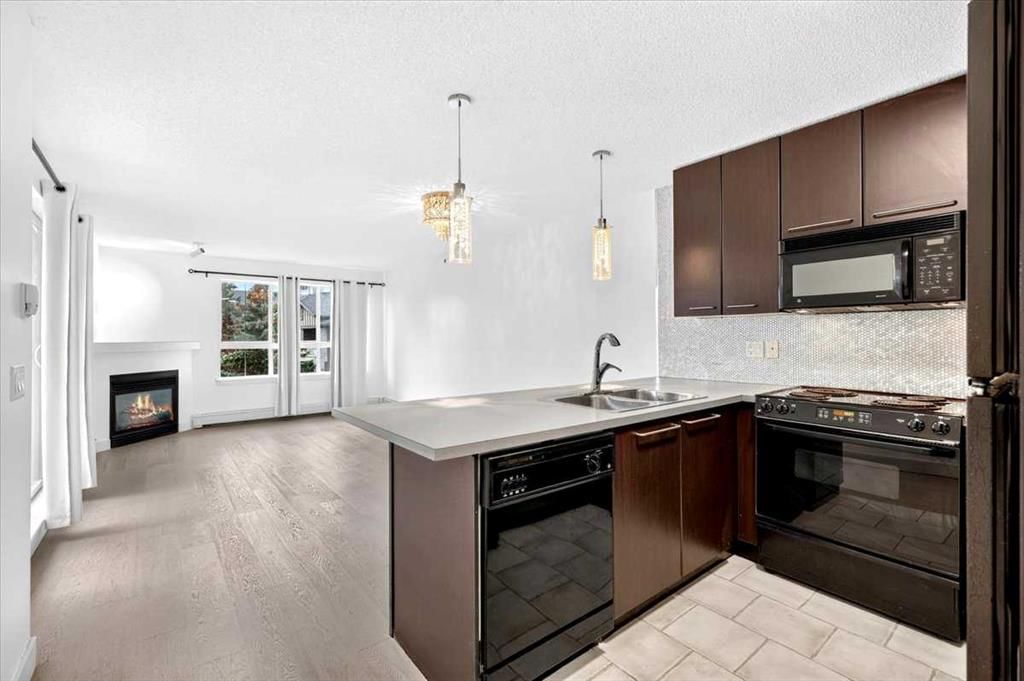 421, 35 Richard Court SW, Calgary — photo 4 of 31