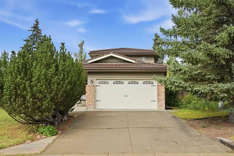 11 Edgemont Rise NW, Calgary — photo 4 of 50