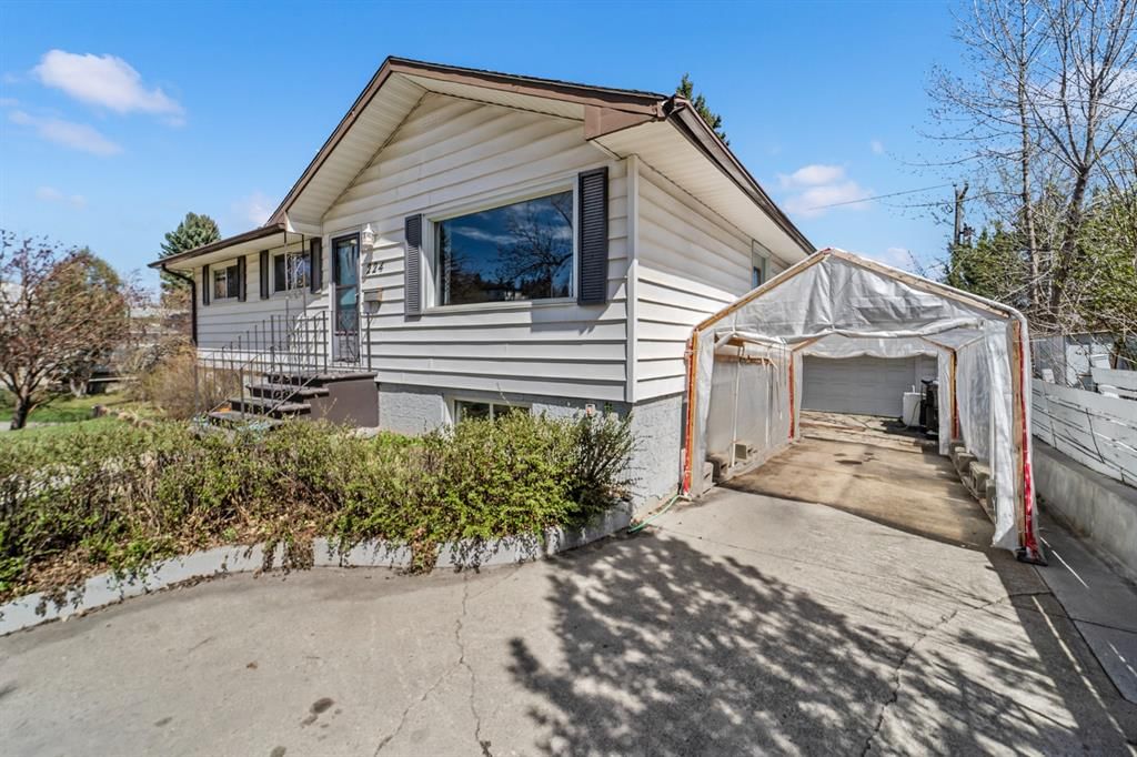 224 Hendon Drive NW, Calgary — photo 2 of 13