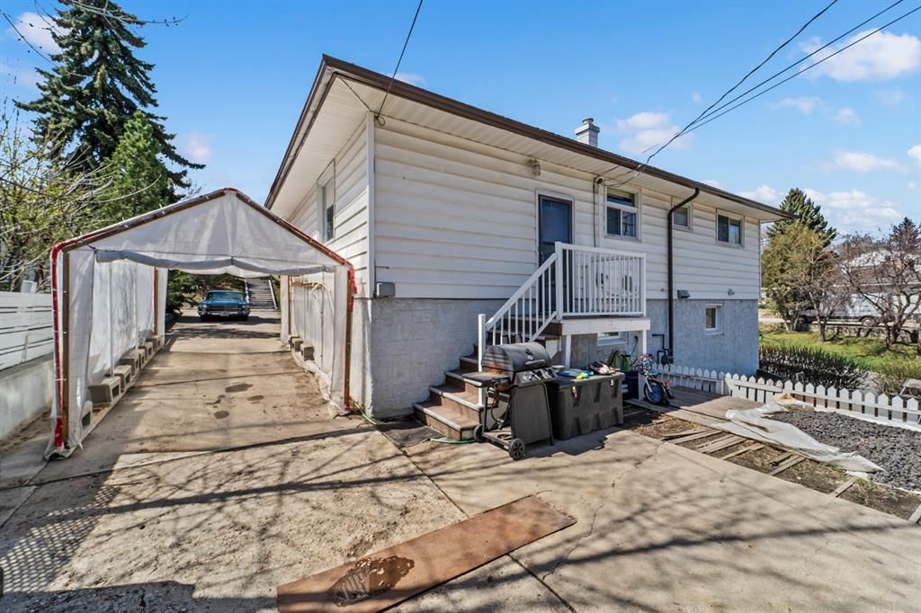 224 Hendon Drive NW, Calgary — photo 3 of 13