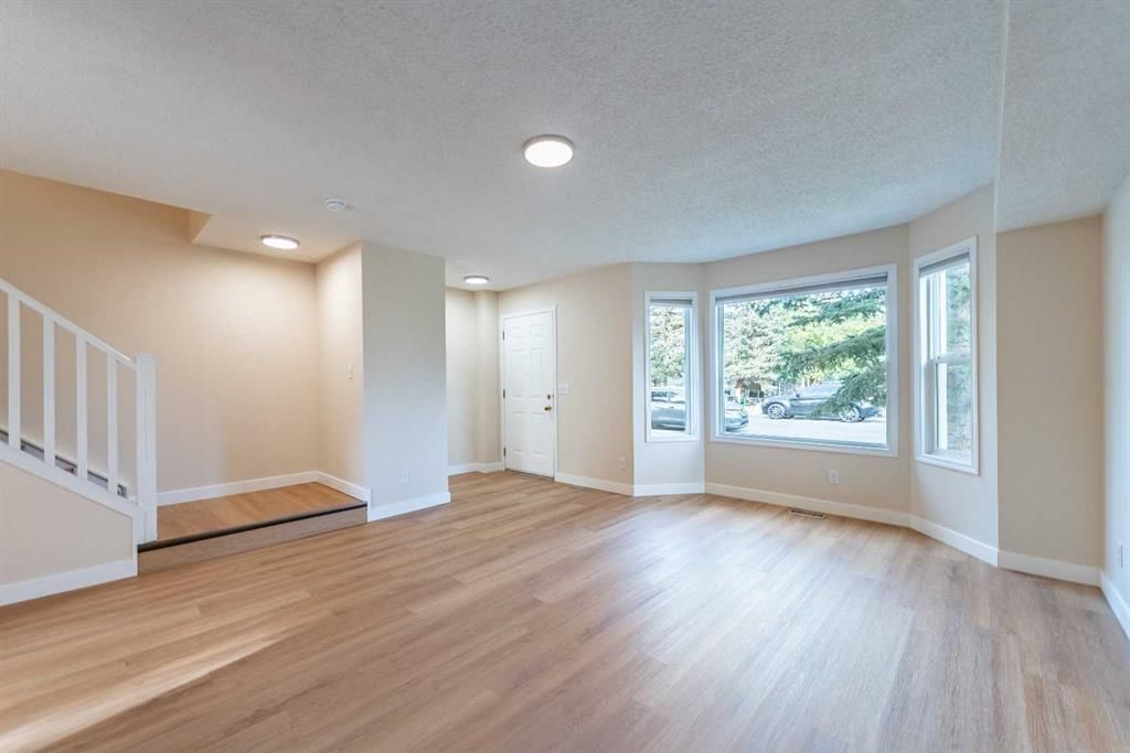 7415 26A Street SE, Calgary — photo 4 of 37