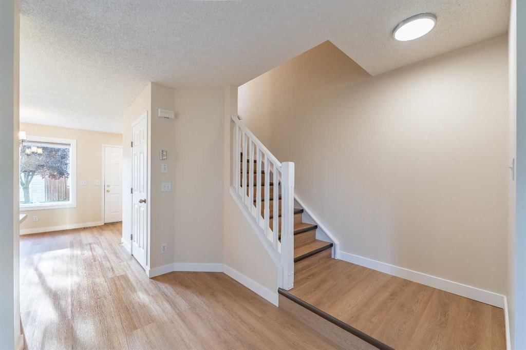 7415 26A Street SE, Calgary — photo 5 of 37
