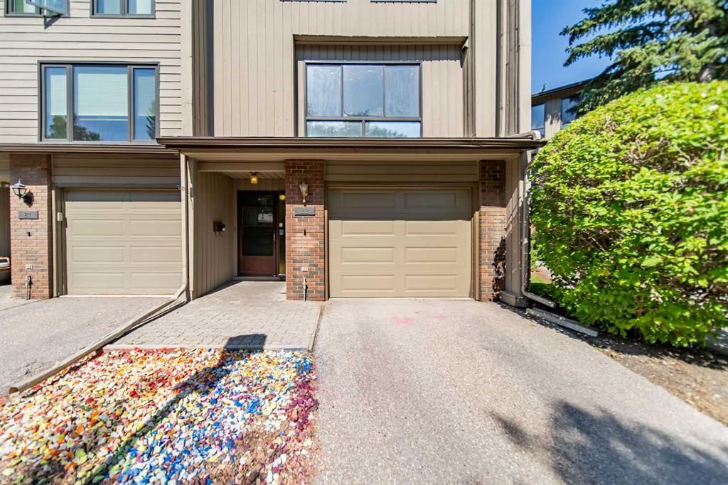 22 Point Mckay Court NW, Calgary — photo 2 of 33