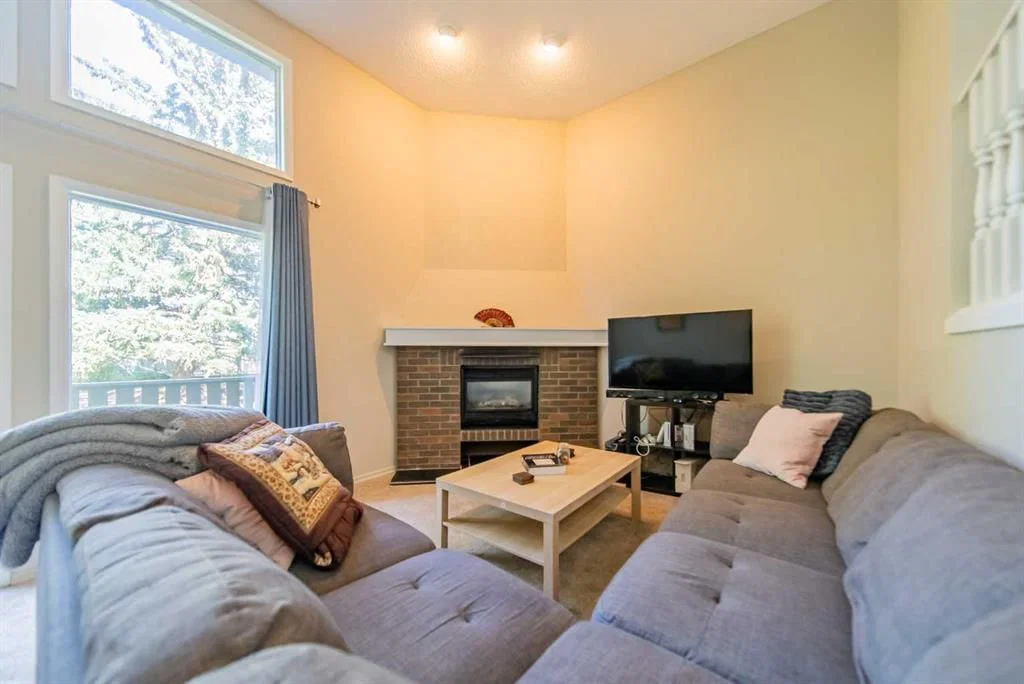 22 Point Mckay Court NW, Calgary — photo 5 of 33