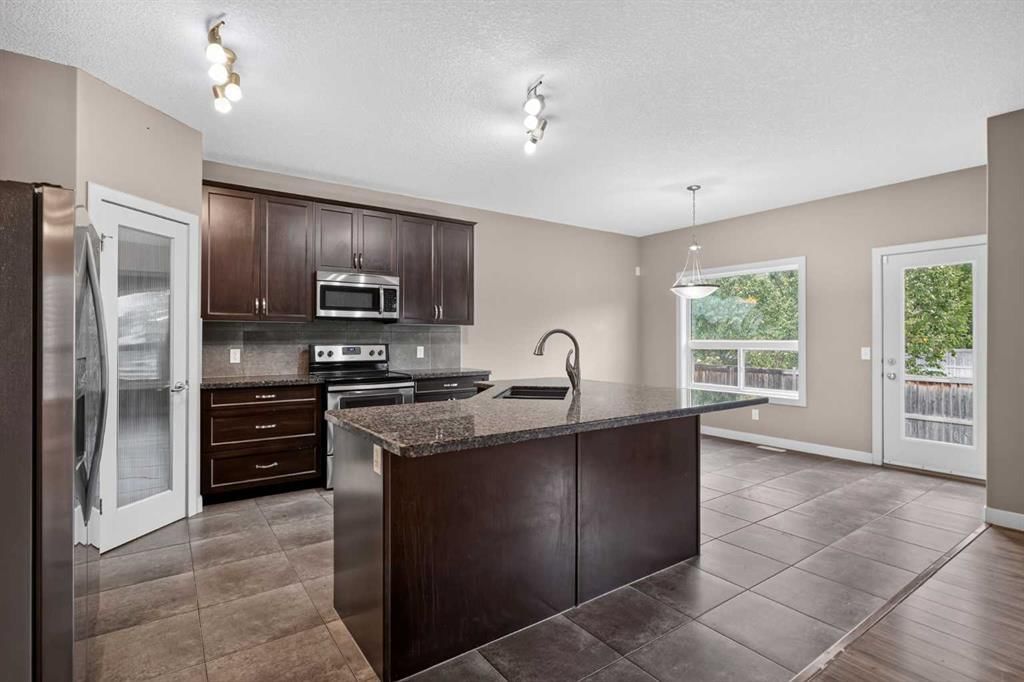 129 Everhollow Rise SW, Calgary — photo 2 of 43