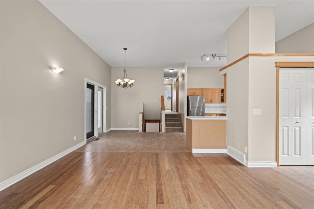 111 Martinvalley Place NE, Calgary — photo 5 of 28