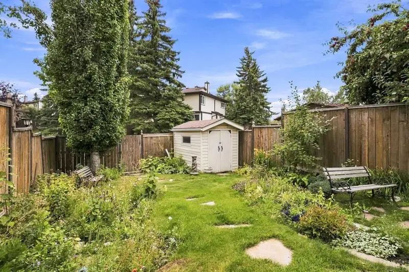 30 Bermuda Drive NW, Calgary — photo 3 of 30
