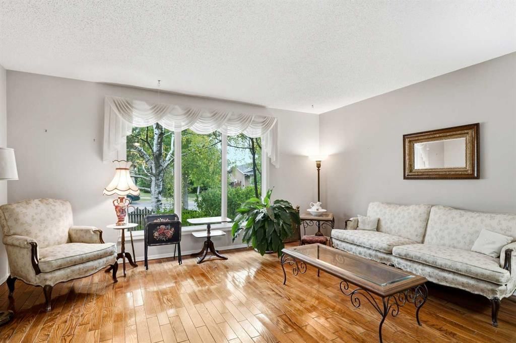 30 Bermuda Drive NW, Calgary — photo 5 of 30
