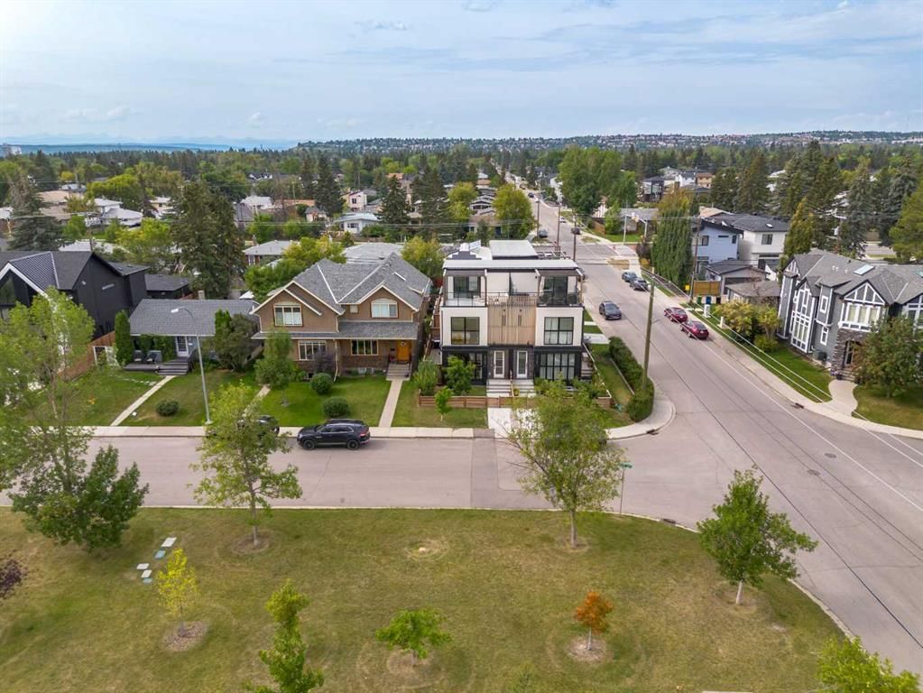 3105 Kildare Crescent SW, Calgary — photo 2 of 43