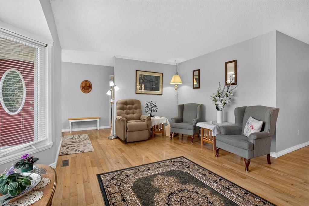 187 Silver Brook Road NW, Calgary — photo 2 of 50
