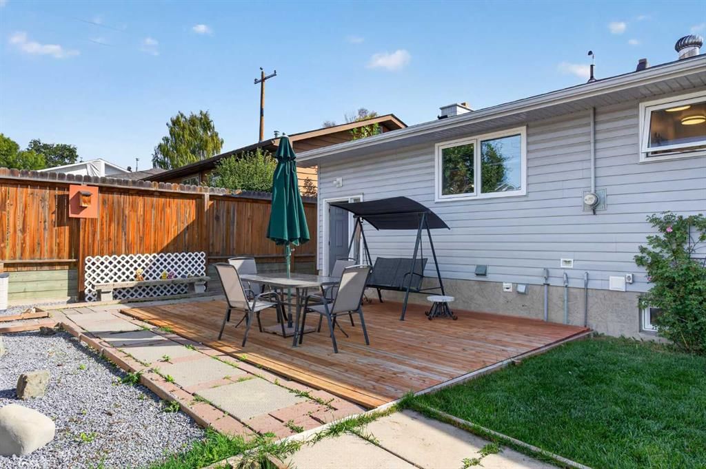 187 Silver Brook Road NW, Calgary — photo 4 of 50
