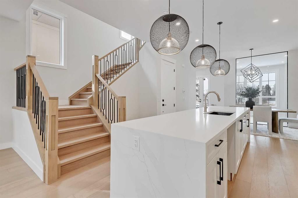 2021 26 Avenue SW, Calgary — photo 5 of 48