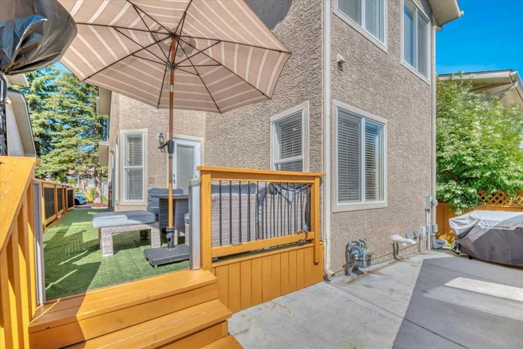 16 Millrise Crescent SW, Calgary — photo 5 of 45