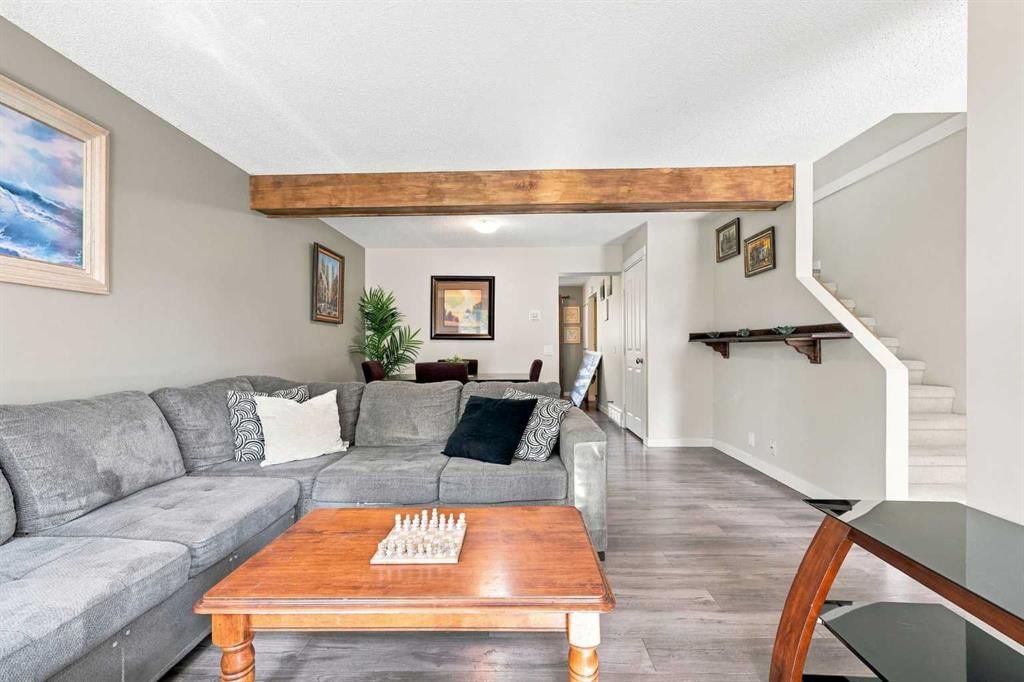 27 Erin Grove Close SE, Calgary — photo 5 of 46