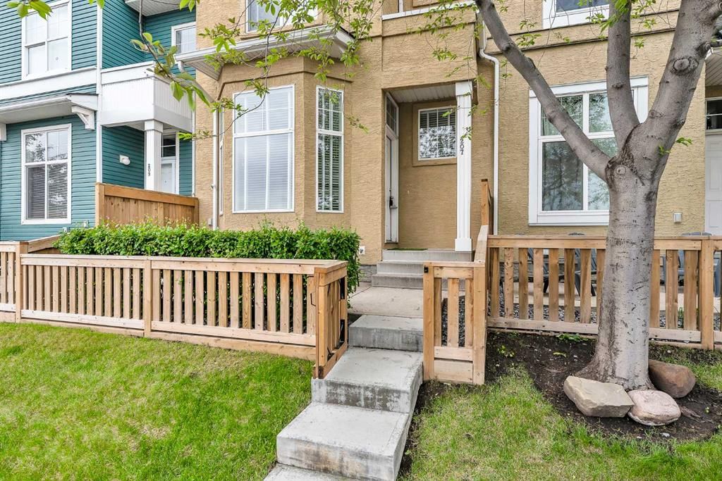 207 Mckenzie Towne Gate SE, Calgary — photo 3 of 39