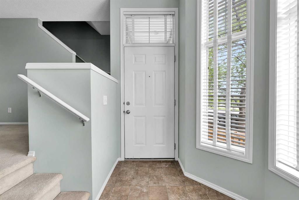 207 Mckenzie Towne Gate SE, Calgary — photo 5 of 39