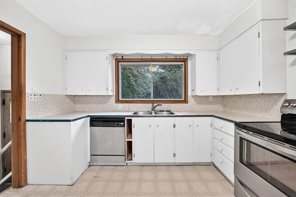 3219 Morley Trail NW, Calgary — photo 2 of 16
