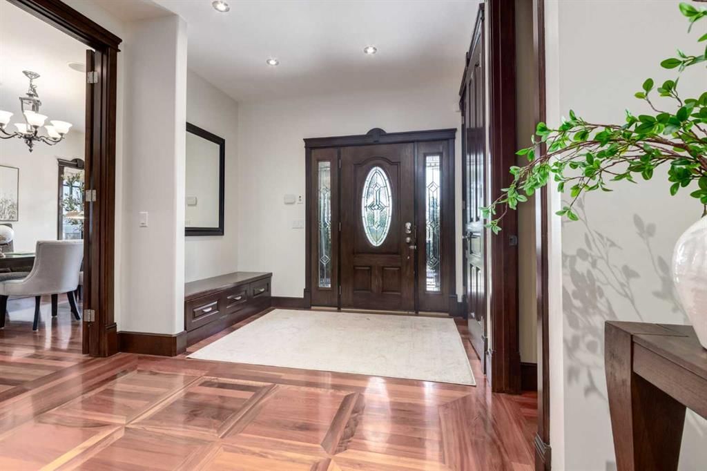 1840 Westmount Boulevard NW, Calgary — photo 4 of 50