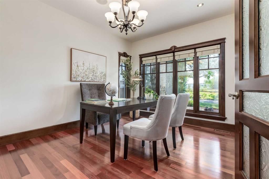 1840 Westmount Boulevard NW, Calgary — photo 5 of 50