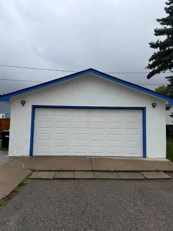 1805 OLYMPIA Drive SE, Calgary — photo 2 of 2