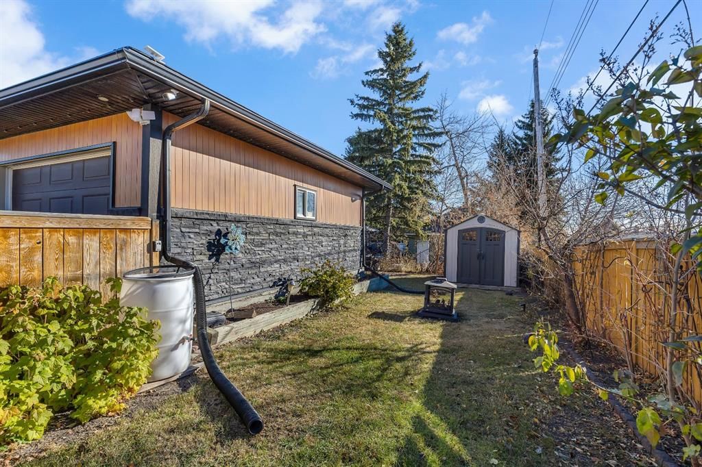 3 Cardiff Drive NW, Calgary — photo 5 of 50