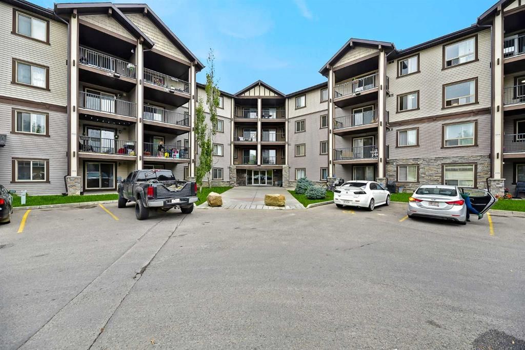 4313, 60 Panatella Street NW, Calgary — photo 3 of 39