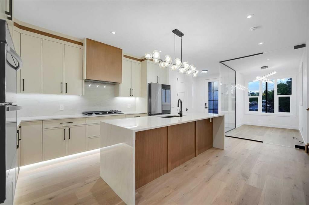 2826 31 Street SW, Calgary — photo 3 of 36