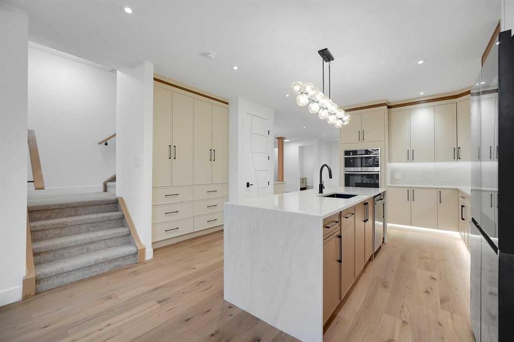2826 31 Street SW, Calgary — photo 4 of 36