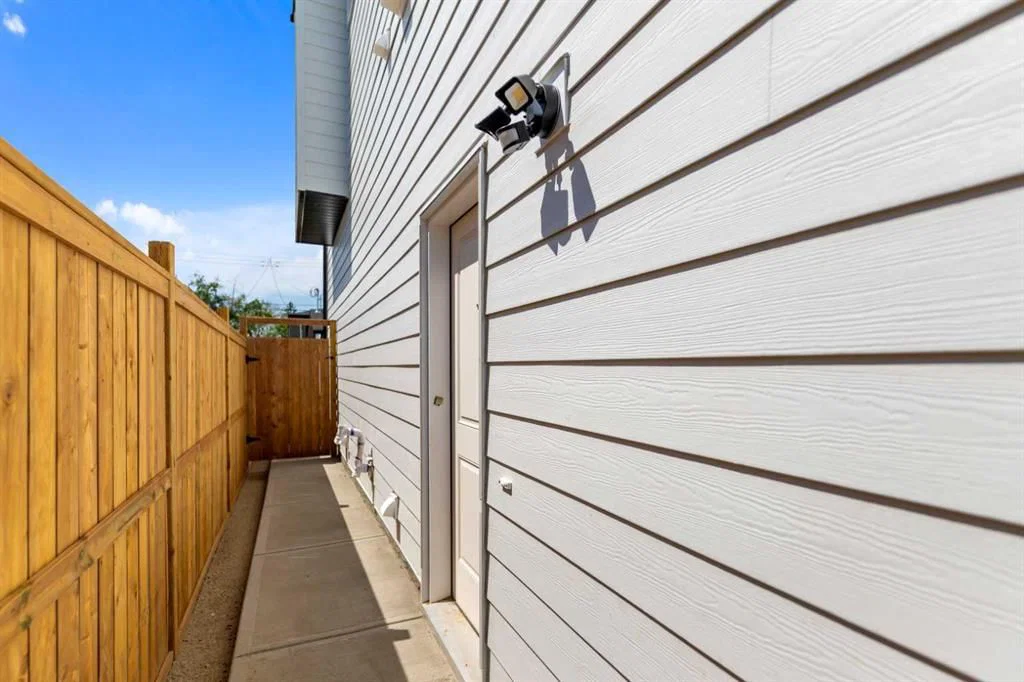 4649 79 Street NW, Calgary — photo 4 of 48