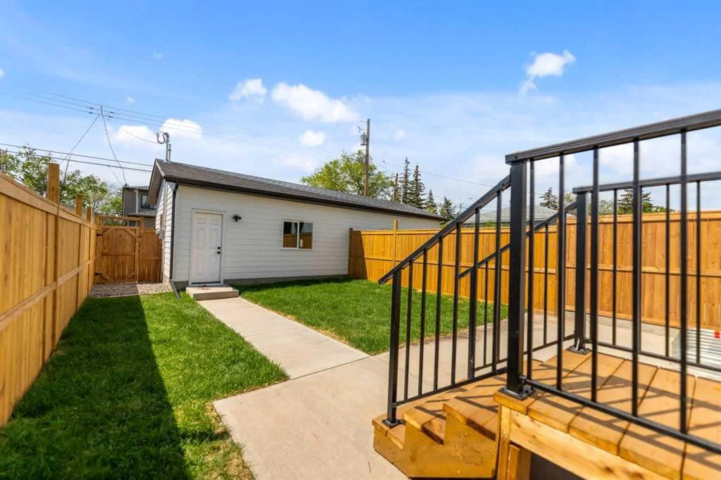 4649 79 Street NW, Calgary — photo 5 of 48
