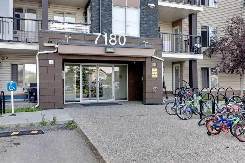 420, 7180 80 Avenue NE, Calgary — photo 2 of 17