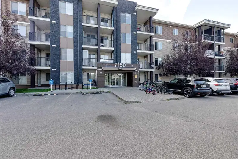 420, 7180 80 Avenue NE, Calgary — photo 3 of 17
