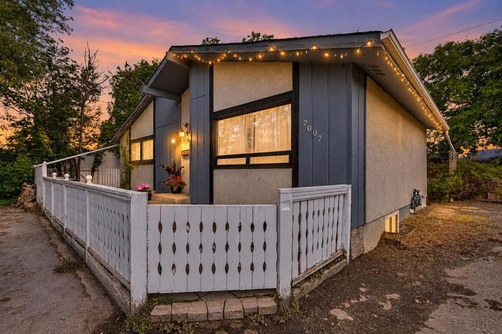 2007 Olympia Drive SE, Calgary — main listing photo