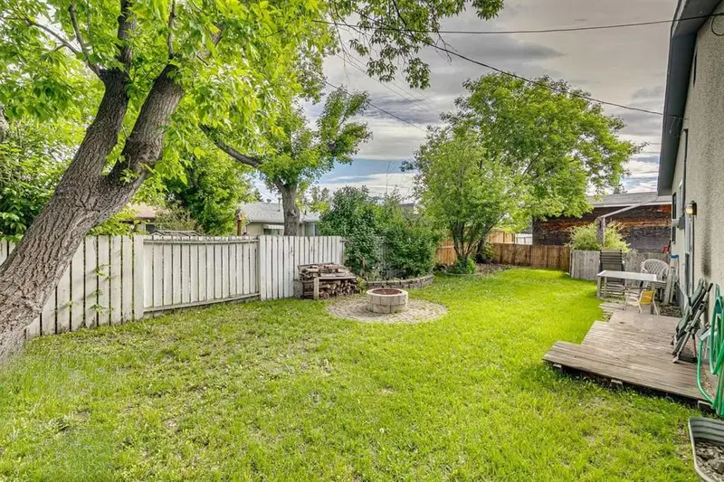 2007 Olympia Drive SE, Calgary — photo 3 of 17