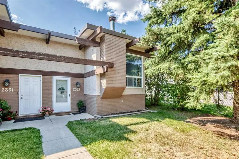 2353 50 Street NE, Calgary — photo 2 of 24