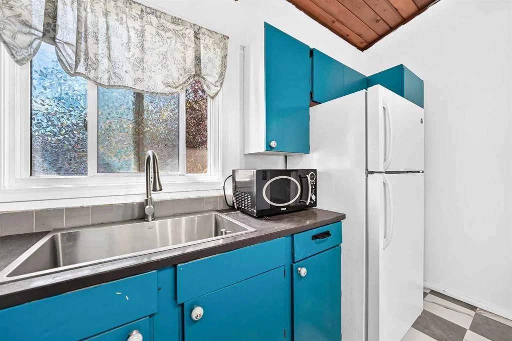 2353 50 Street NE, Calgary — photo 5 of 24