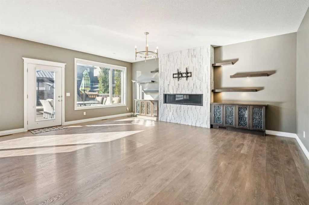 383 Evansglen Drive NW, Calgary — main listing photo
