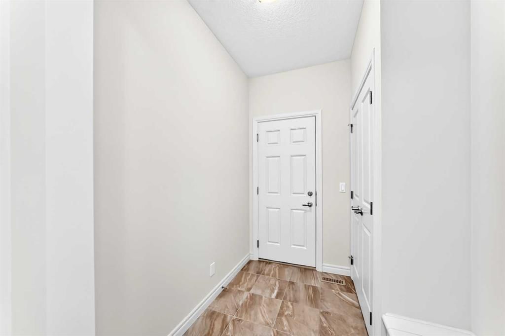 52 Nolanlake Point NW, Calgary — photo 5 of 43