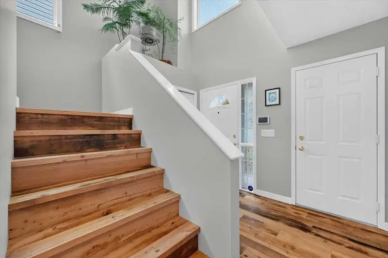 49 Hidden Valley Crescent NW, Calgary — photo 4 of 39