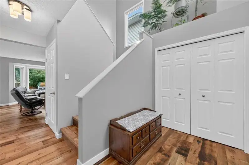 49 Hidden Valley Crescent NW, Calgary — photo 5 of 39