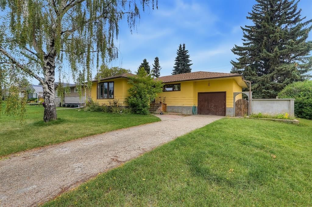 3304 36 Avenue SW, Calgary — main listing photo