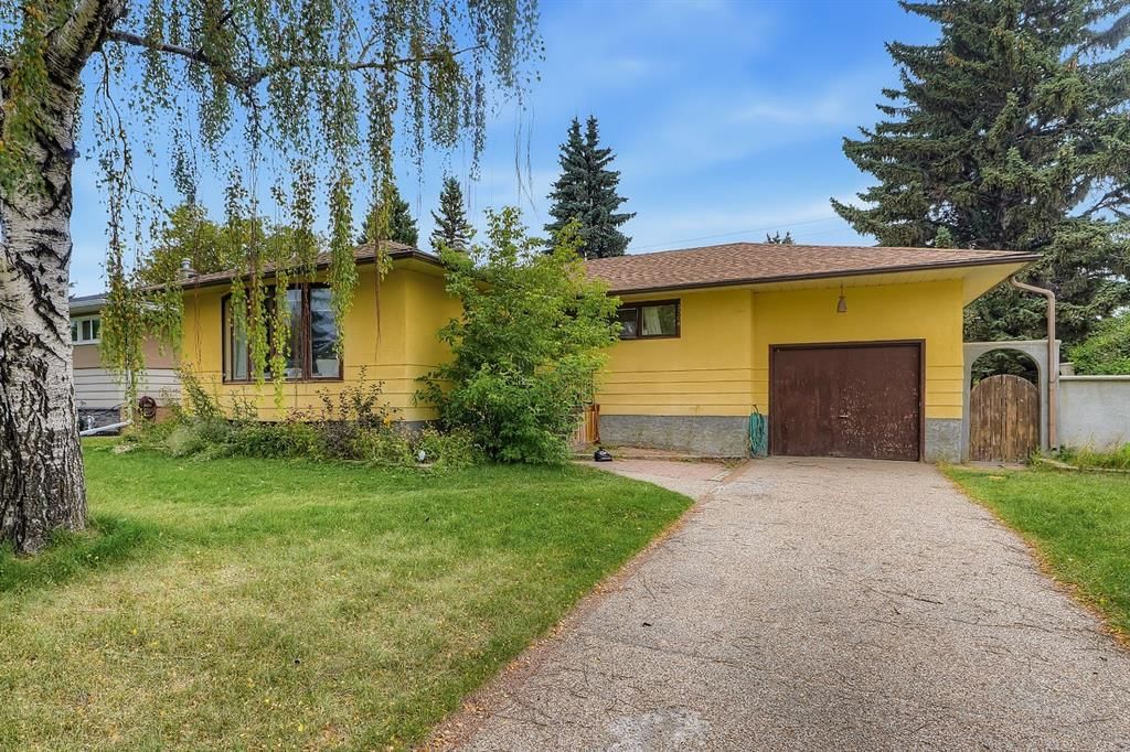 3304 36 Avenue SW, Calgary — photo 4 of 7