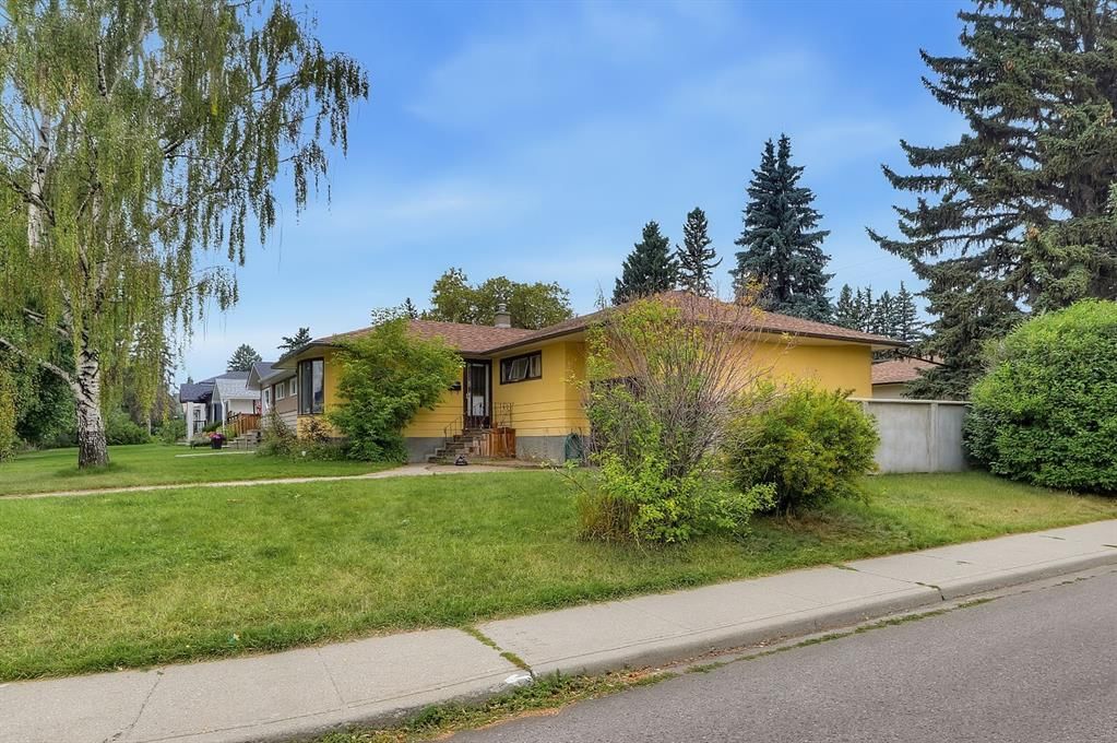 3304 36 Avenue SW, Calgary — photo 5 of 7