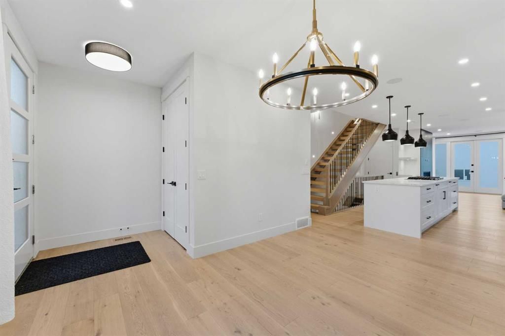 631 55 Avenue SW, Calgary — photo 3 of 50